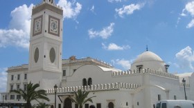 خطيب الجامع الكبير يدعو إلى نبذ كل أشكال العنف والفرقة