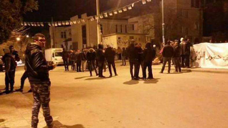 غلق بلدية اعميرة اراس وسكان بلدية رجاص يبيتون أمام مقر الدائرة