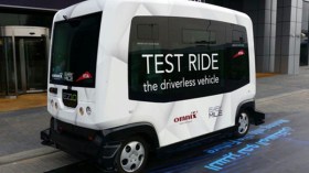 دبي تدشن أول حافلة سياحية ذكية