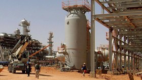 عمال جزائريون بشركة أمريكية يحتجون في إيليزي