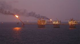 الجزائر تستضيف مسؤولي‮ ‬الشركات البترولية لمباحثة أزمة النفط