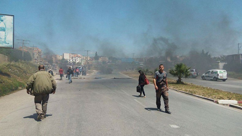 غلق ست طرقات في بجاية تنديدا بتسعيرة النقل الجديدة