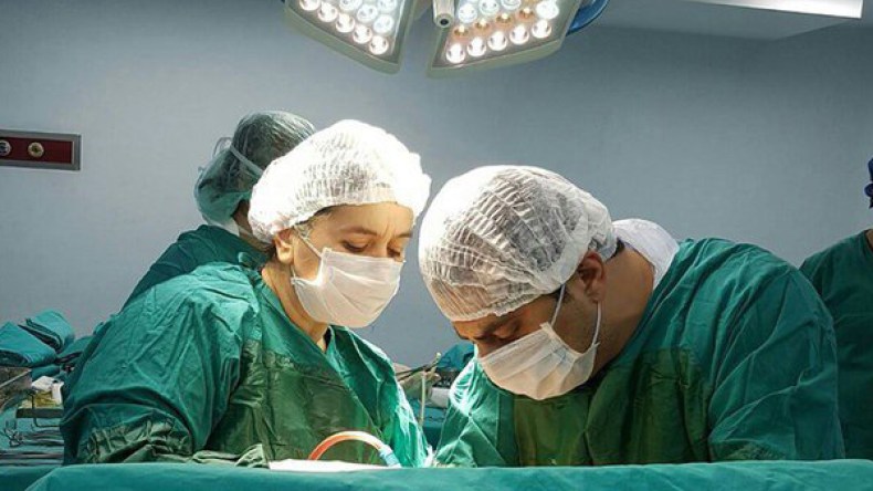 أكرم ينتظر كرم أبناء وطنه للسفر إلى تركيا لعلاج شلله