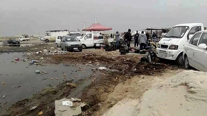 خضر وفواكه بطعم القذارة بسوق الوادي