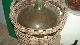 “أشبايلي” لحفظ  الزيت وتحضير أكلات تقليدية يوم عصر الزيتون بقرى البويرة