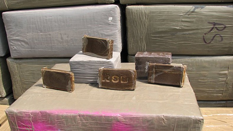 سيّدة تستغل طفليها لتهريب المخدرات ببلعباس!