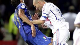 مسبوق “ينطح” شرطي على طريقة زيدان