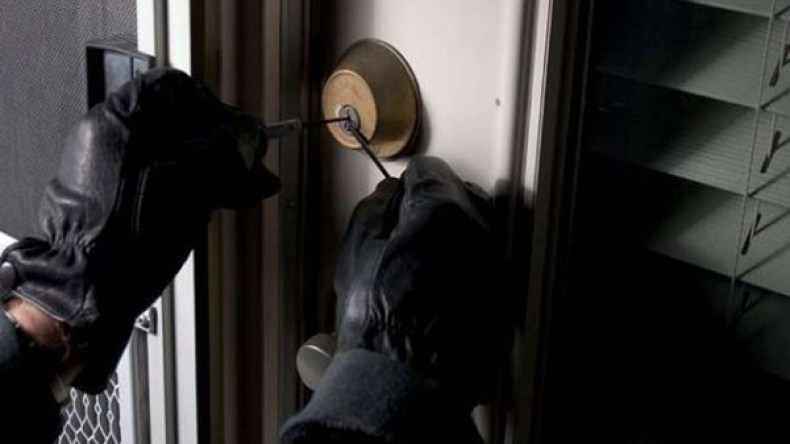 عصابة تسطو على أكثر من 200 مليون سنتيم من منزل