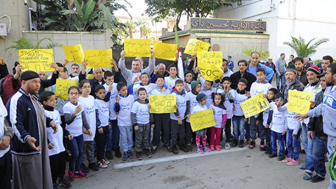 مقصون من الترحيل بأحياء حسين داي يعتصمون