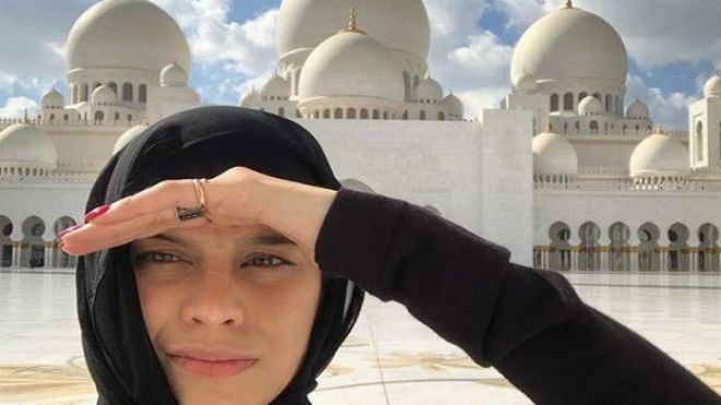 زوجات لاعبي ريال مدريد بالخمارات والعباءات!
