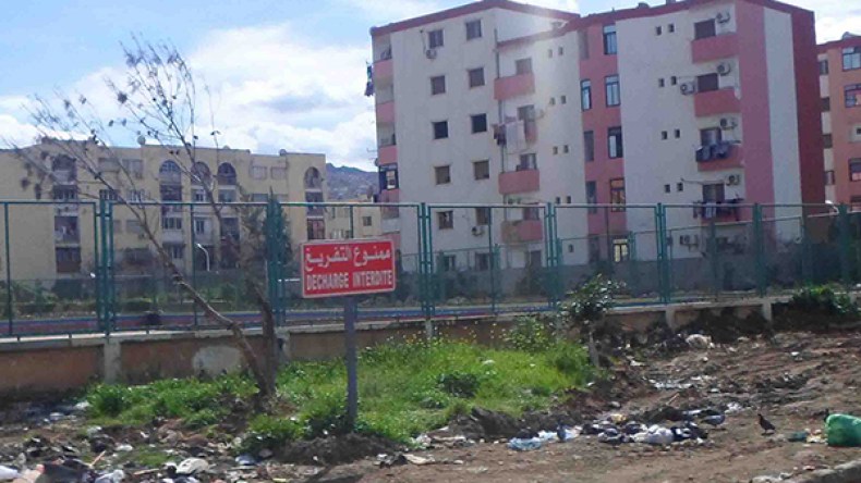 السكان يطالبون بتعبيد الطرقات وتوفير الماء والغاز