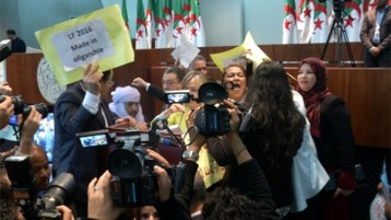 نريد أفكاركم.. وليس لكماتكم؟