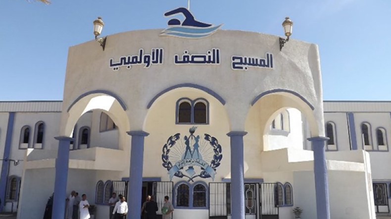 مسبح نصف أولمبي مغلق في عز الصيف بالمسيلة