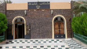 شاب يعتدي على شرطيين بإيليزي