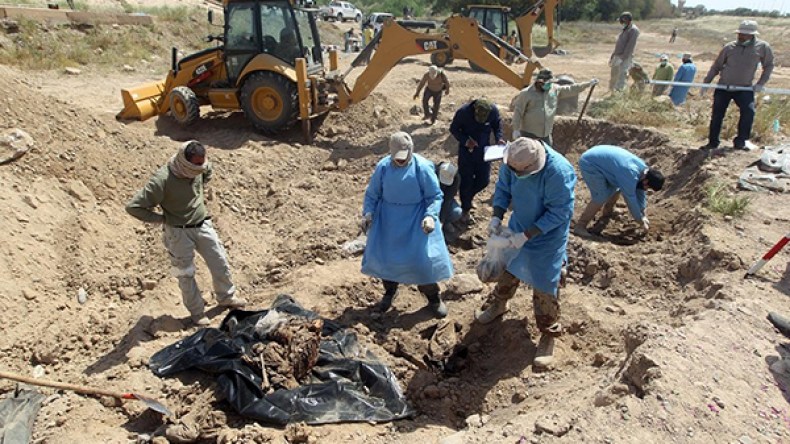 العثور على مئات الجثث في مقابر جماعية بالعراق