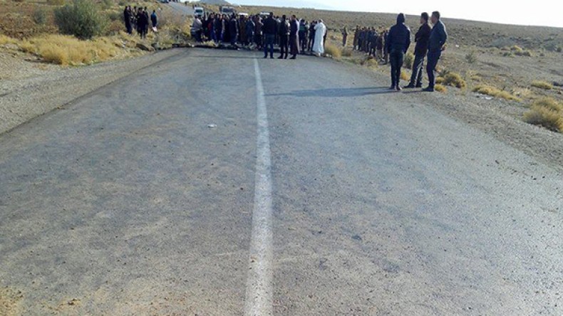 مواطنون ينتفضون ويغلقون مداخل بلدية تارمونت بالمسيلة