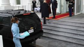 لهذا السبب تجاهل ترامب زوجته يوم تنصيبه؟!