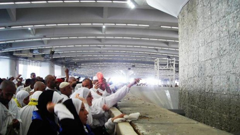 حاجة ترجم زوجها بدلا من إبليس