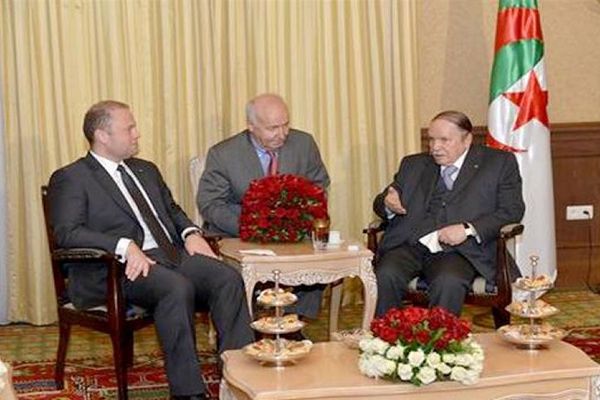 Bouteflika en recevant le Premier ministre maltais dissipe les rumeurs !