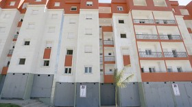 شقق تتحوّل إلى محلات تجارية في حي الجزيرة ببلعباس؟!