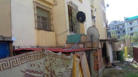 أقبية وأسطح العمارات تباع بالملايين في وهران