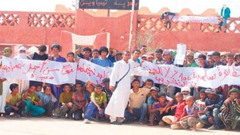 محتجون يغلقون بلدية تيمياوين لغياب مشاريع التنمية