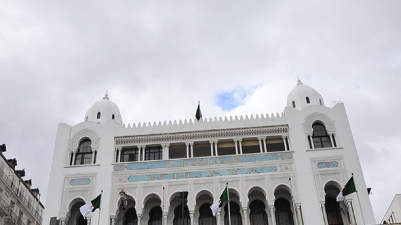 “قنابل موقوتة” تنتظر زوخ مع الدخول الإجتماعي