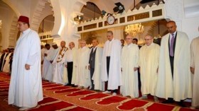 بن صالح وولد خليفة وسلال يؤدون صلاة العيد بالمسجد الكبير