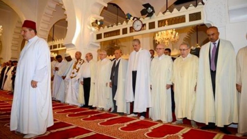 بن صالح وولد خليفة وسلال يؤدون صلاة العيد بالمسجد الكبير