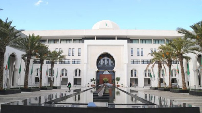 الجزائر  تدين بـ “أشد العبارات” الهجوم الإرهابي على اسطنبول