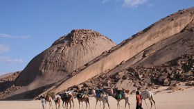 السياح الأجانب ينعشون قطاع السياحة بالطاسيلي