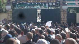 أساتذة “الكناباست” بتيزي وزو يوقفون الإضراب