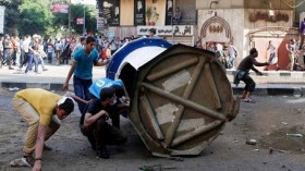 جرحى في اشتباكات بين متظاهرين وعناصر الأمن وسط القاهرة