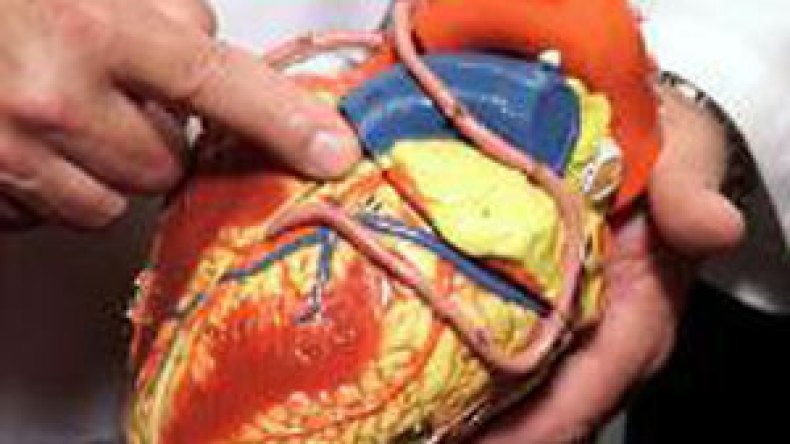 أب يعرض كليته وكلية زوجته للبيع لإنقاذ حياة ابنه