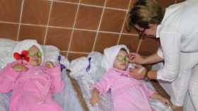 جلسات استرخاء وتجميل لفتيات الحضانة!