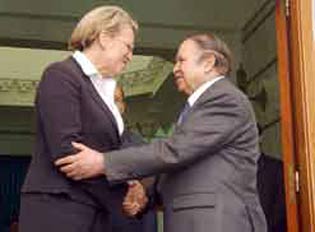 Entre Alger et Paris, c’est le « beau fixe » : Bouteflika en France bientôt?