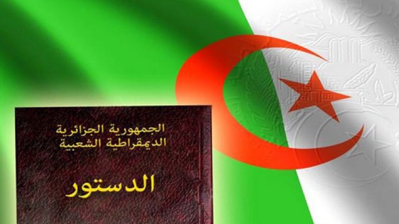 الرئيس بوتفليقة يوقع رسميا على الدستور الجديد
