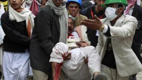 مقتل عشرات اليمنيين وحرق مقر تلفزيون المعارضة