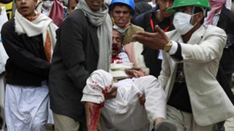 مقتل عشرات اليمنيين وحرق مقر تلفزيون المعارضة