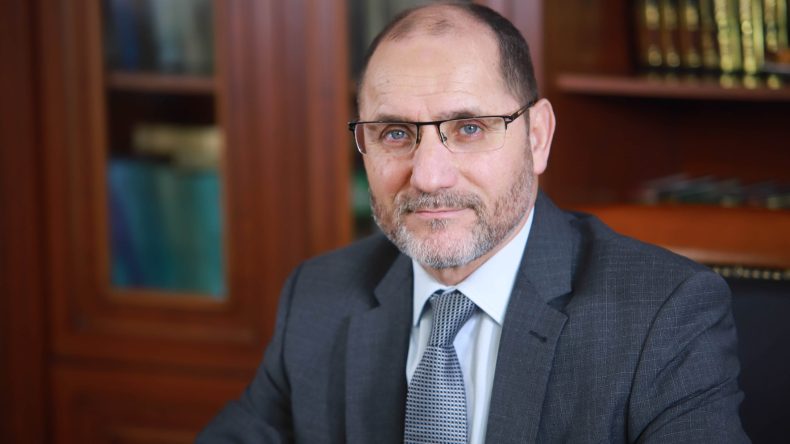 هذه قصة مقري مع فرنسيات لا يعرفن تعاليم الإسلام!