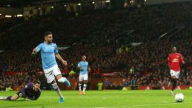 محرز مفتاح السيتي أمام مانشستر يونايتد في كأس الرابطة