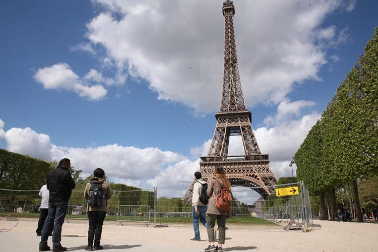 Two Veiled French Women Of Algerian Origin Knife-Stabbed In Paris