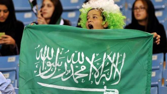 جهات رياضية تحدد شروط دخول النساء للملاعب في السعودية