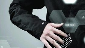 الملابس الذكية: أحذية تعد الخطوات وقفازات ناطقة