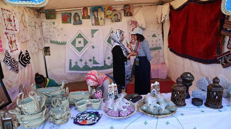 شباب يحافظون على التراث التقليدي في ظل العصرنة