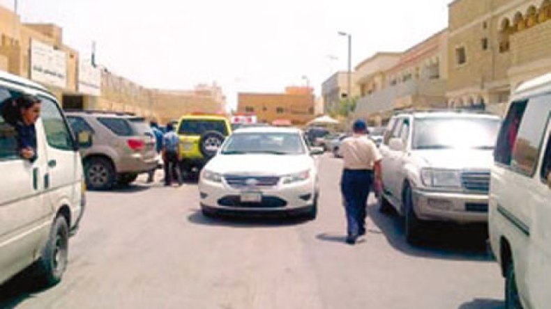 طعن إمام مسجد الجامعة الأمريكية بالإمارات
