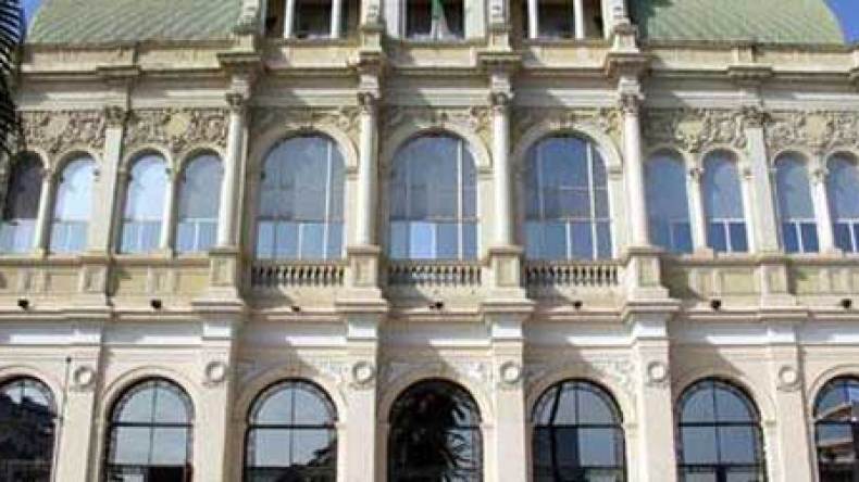 بن شيخ على رأس المسرح الوطني