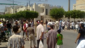 مواطنون يهددون بحرق مقر الولاية وآخرون يلوحون بالانتحار في غليزان