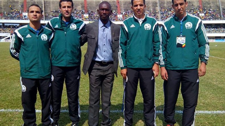 الفاف تمنح شرف إدارة نهائي كأس السوبر للحكم بنوزة