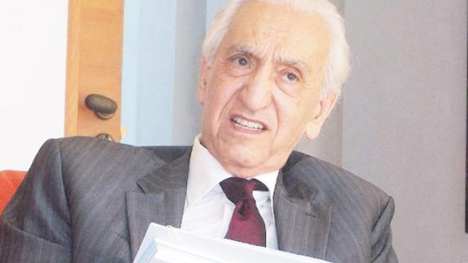 وصول جثمان المجاهد حسين آيت أحمد إلى الجزائر
